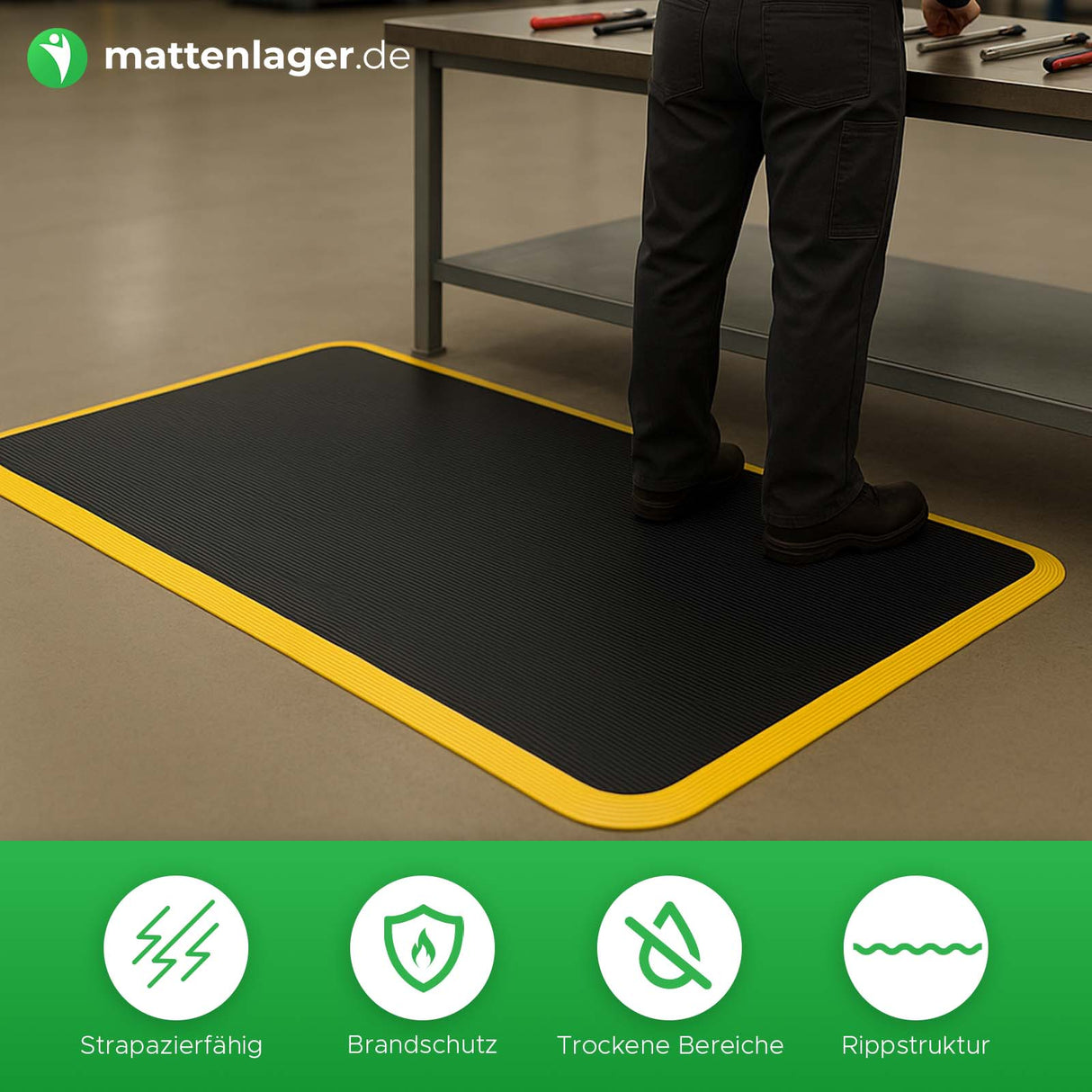 Antiermüdungsmatte Ergosoft Ripp in Anwendung in einer Werkstatt. Handwerker steht auf der Matte