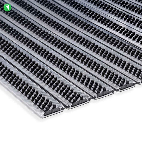 Eingangsmatte ALUFLOW mit Bürsten-Einsatz | Schwarz