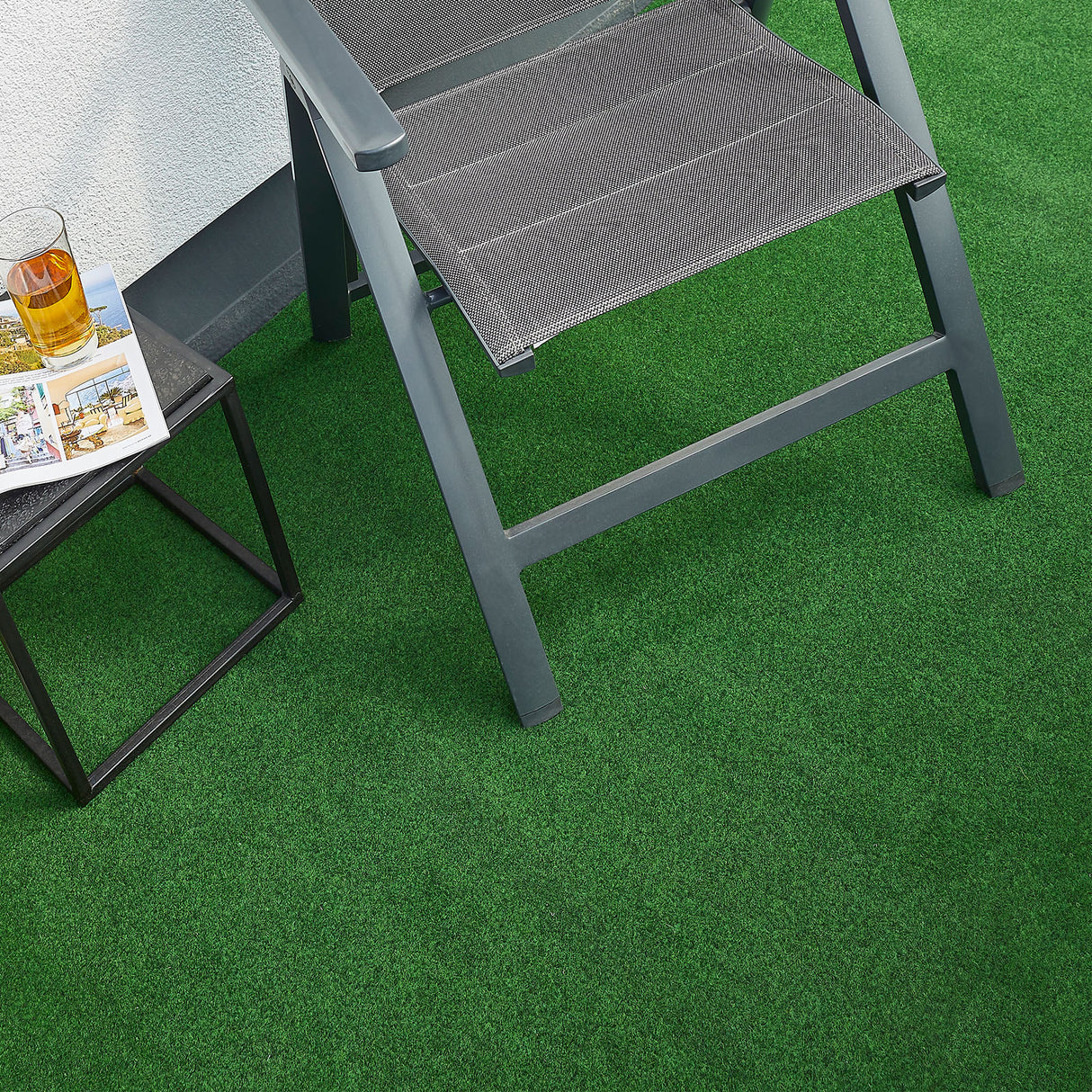 Kunstrasen FLAT - Nachhaltiger Rollrasen für Zuhause und Gewerbe