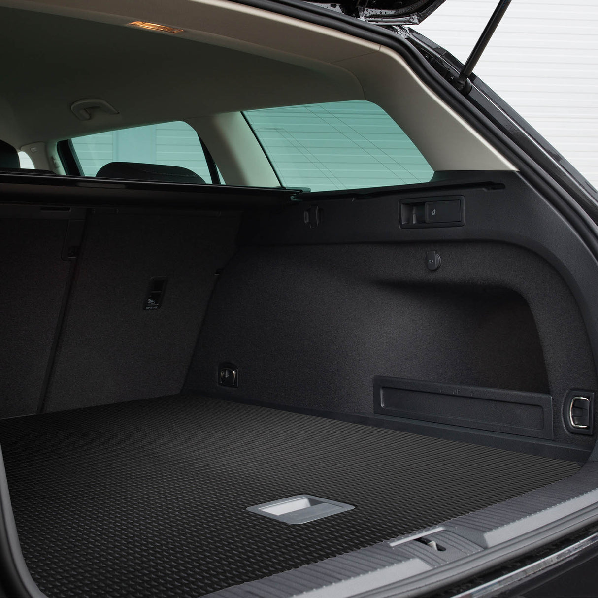 Pyramidenmatte CHEOPS - Antirutschmatte für Kofferraum - Maßanfertigung