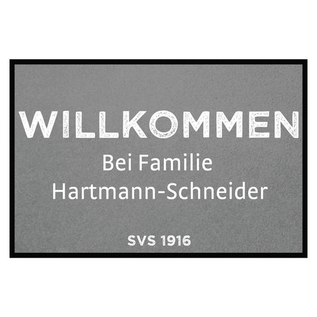 Fußmatte SVS-FANMATTE - Design "Willkommen bei Familie XY" - personalisierbar | Mittelgrau/Weiß