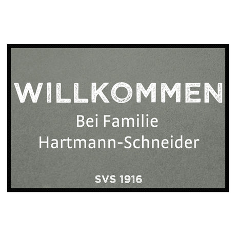 Fußmatte SVS-FANMATTE - Design "Willkommen bei Familie XY" - personalisierbar | Nebel/Weiß